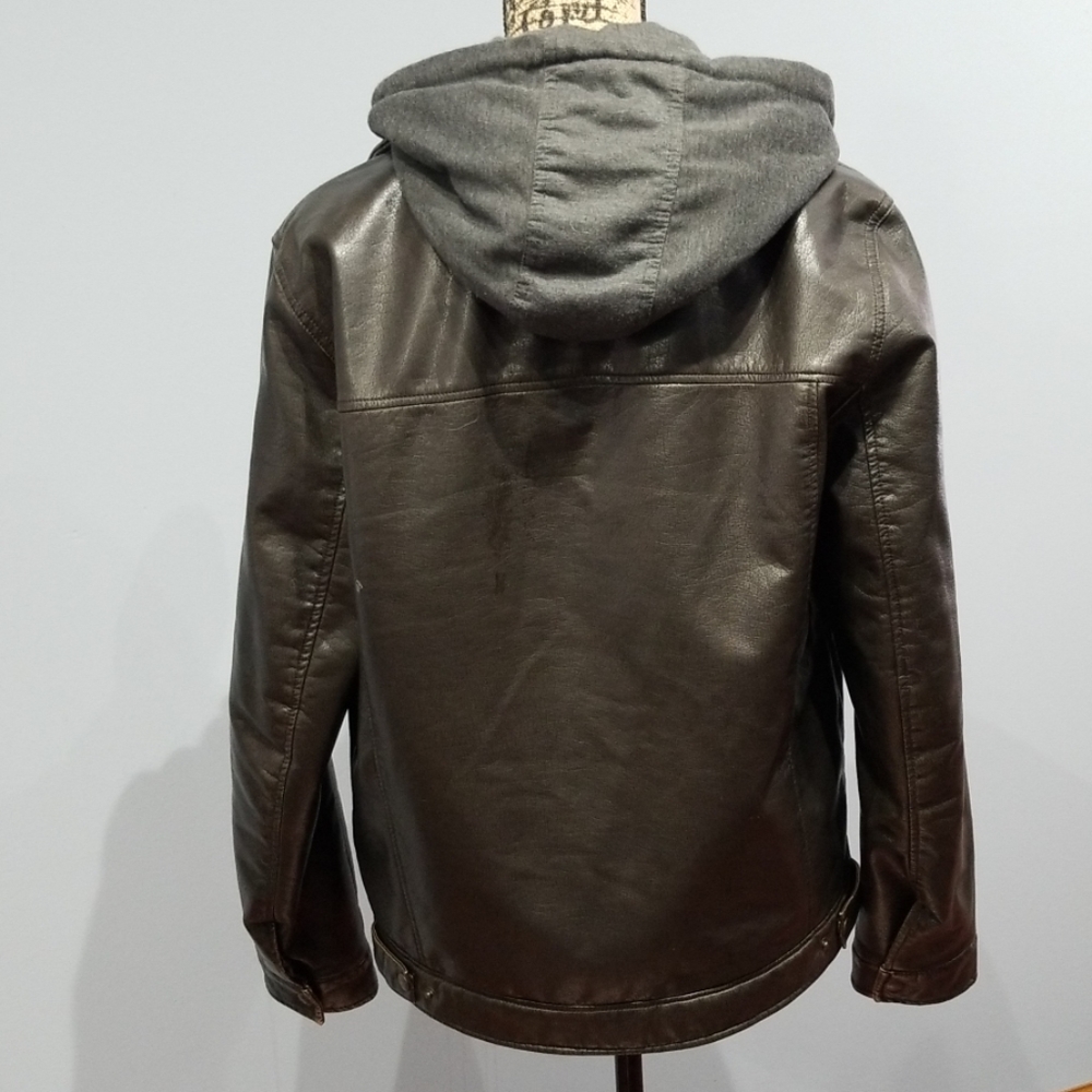 SOLD!!             🧨Levis faux leather jacket! - Picture 2 of 4